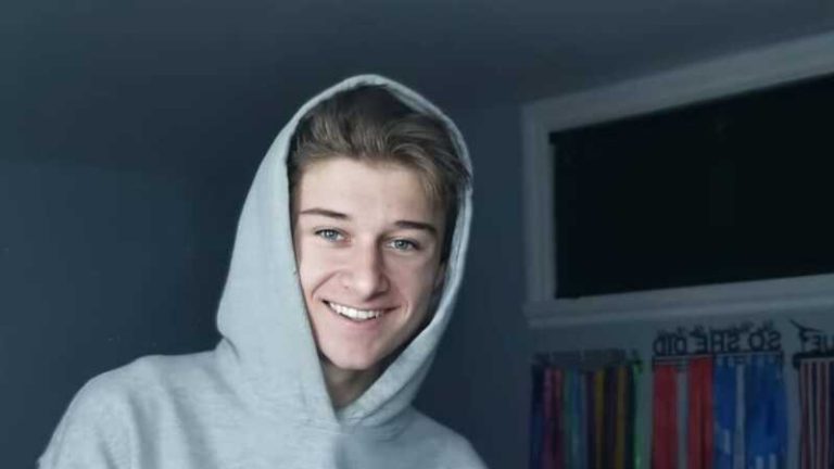 Cameron Brodeur Bio - Age, Height, Girlfriend, Net Worth, Movies, Series